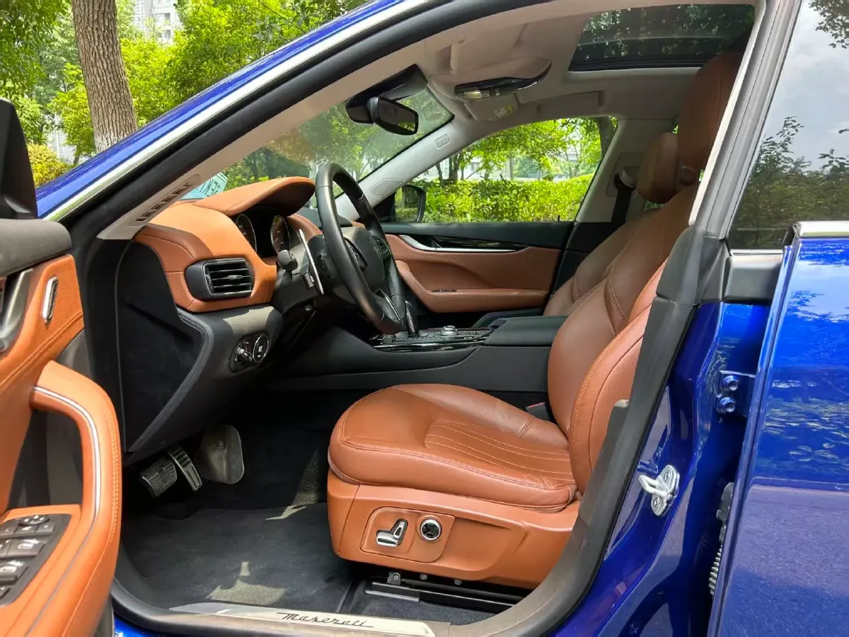 2021 Maserati Levante 3.0T 350HP V6 8AT,autocango,china used car exporter,china ev exporter,chinese used car exporter,chinese used ev exporter