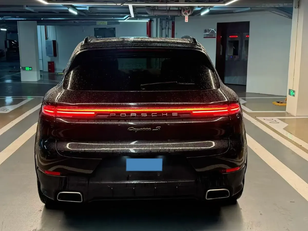 2024 Porsche Cayenne 2.0T 265HP L4 8AT PHEV,autocango,china used car exporter,china ev exporter,chinese used car exporter,chinese used ev exporter