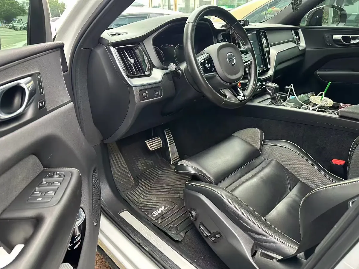 2020 Volvo XC60 2.0T 254HP L4 8AT,autocango,china used car exporter,china ev exporter,chinese used car exporter,chinese used ev exporter