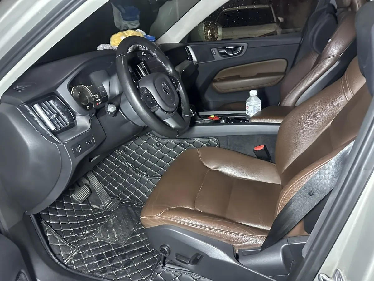 2019 Volvo XC60 2.0T 254HP L4 8AT,autocango,china used car exporter,china ev exporter,chinese used car exporter,chinese used ev exporter