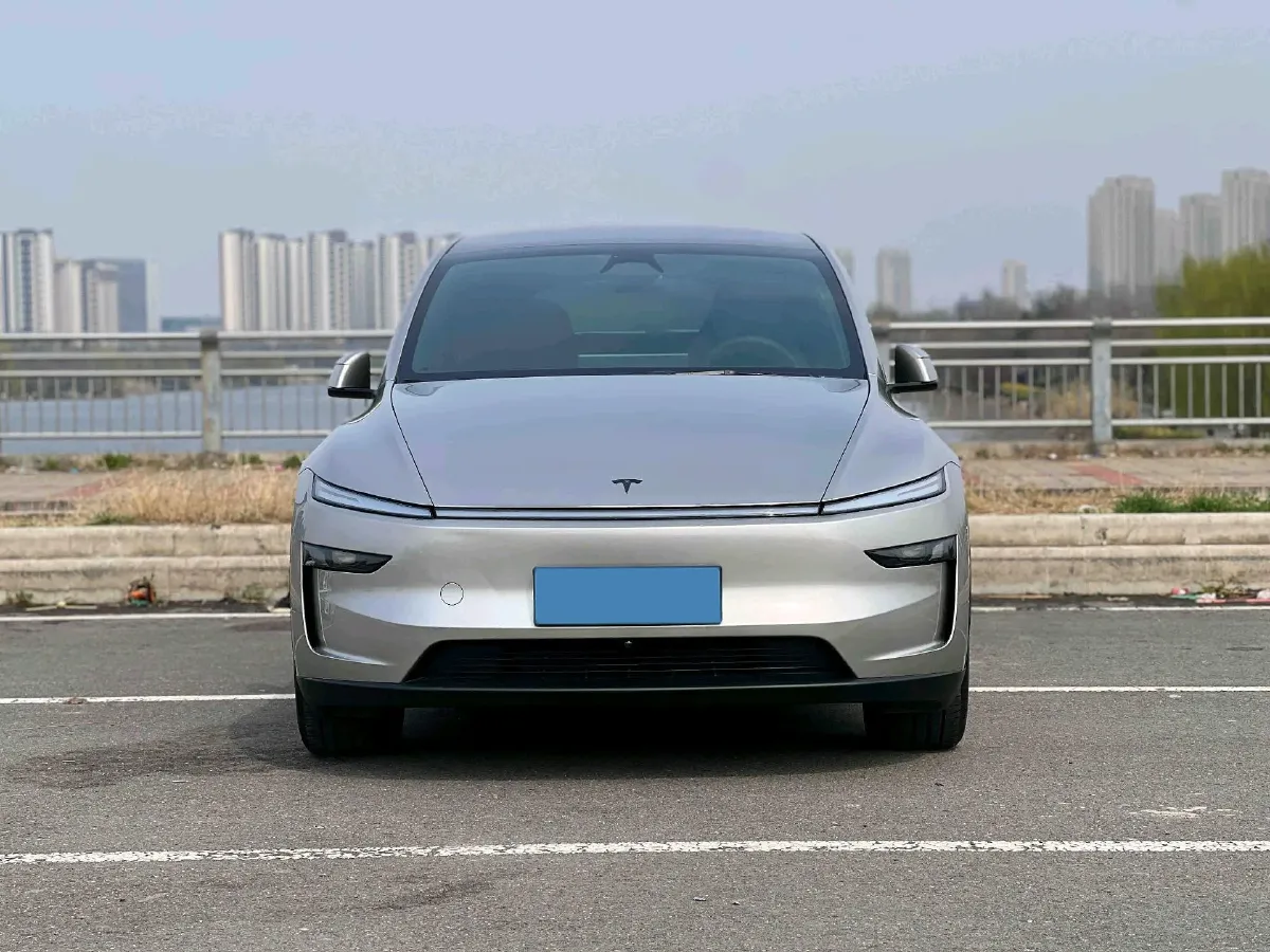 2025 Tesla Model Y L BEV,autocango,china used car exporter,china ev exporter,chinese used car exporter,chinese used ev exporter