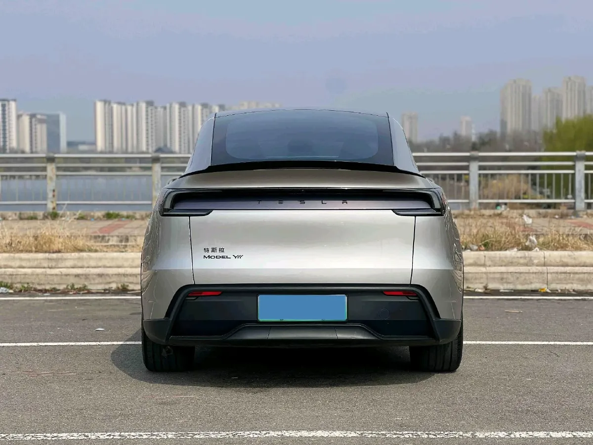 2025 Tesla Model Y L BEV,autocango,china used car exporter,china ev exporter,chinese used car exporter,chinese used ev exporter