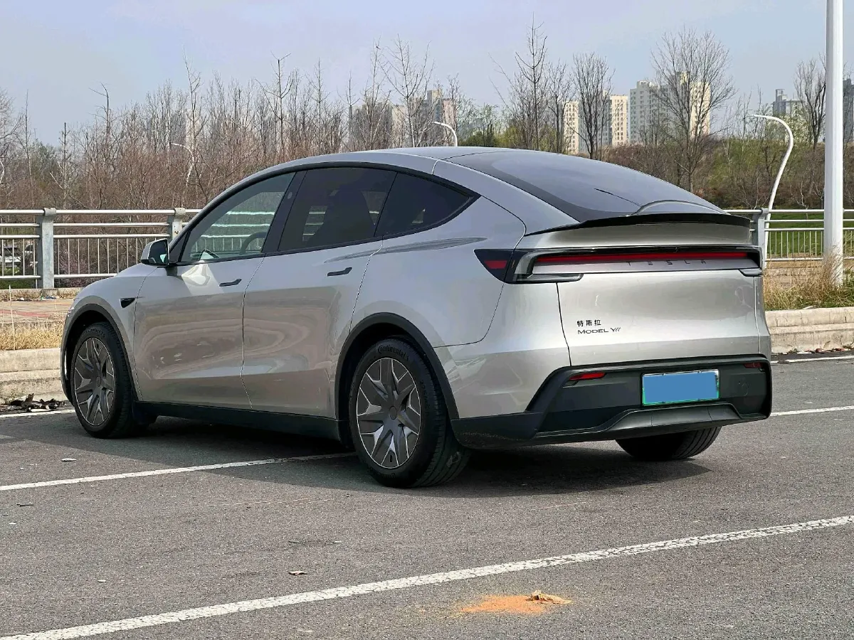 2025 Tesla Model Y L BEV,autocango,china used car exporter,china ev exporter,chinese used car exporter,chinese used ev exporter