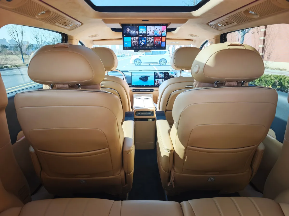 2025 Voyah Dream 1.5T 150HP L4 PHEV 41.7KWH,autocango,china used car exporter,china ev exporter,chinese used car exporter,chinese used ev exporter