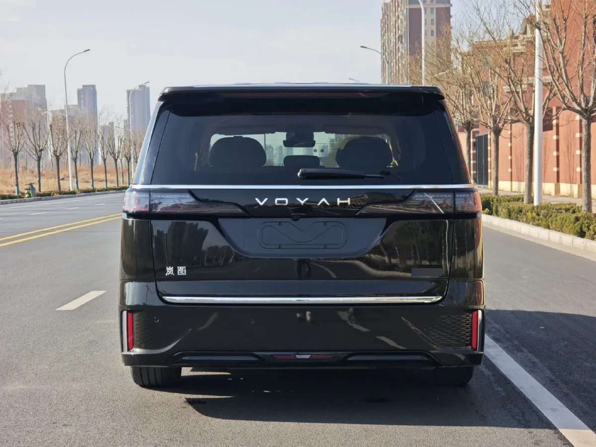 2025 Voyah Dream 1.5T 150HP L4 PHEV 41.7KWH,autocango,china used car exporter,china ev exporter,chinese used car exporter,chinese used ev exporter