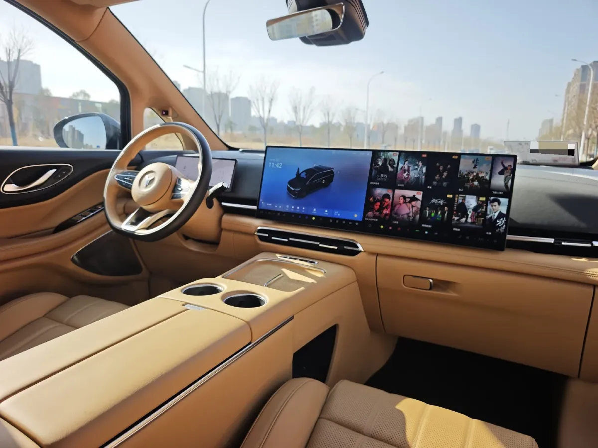 2025 Voyah Dream 1.5T 150HP L4 PHEV 41.7KWH,autocango,china used car exporter,china ev exporter,chinese used car exporter,chinese used ev exporter