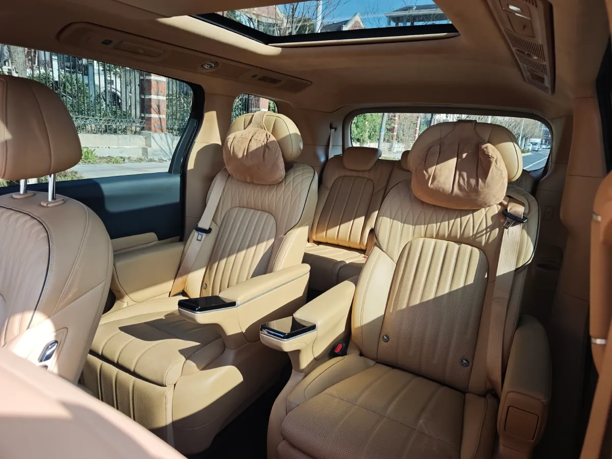 2025 Voyah Dream 1.5T 150HP L4 PHEV 41.7KWH,autocango,china used car exporter,china ev exporter,chinese used car exporter,chinese used ev exporter