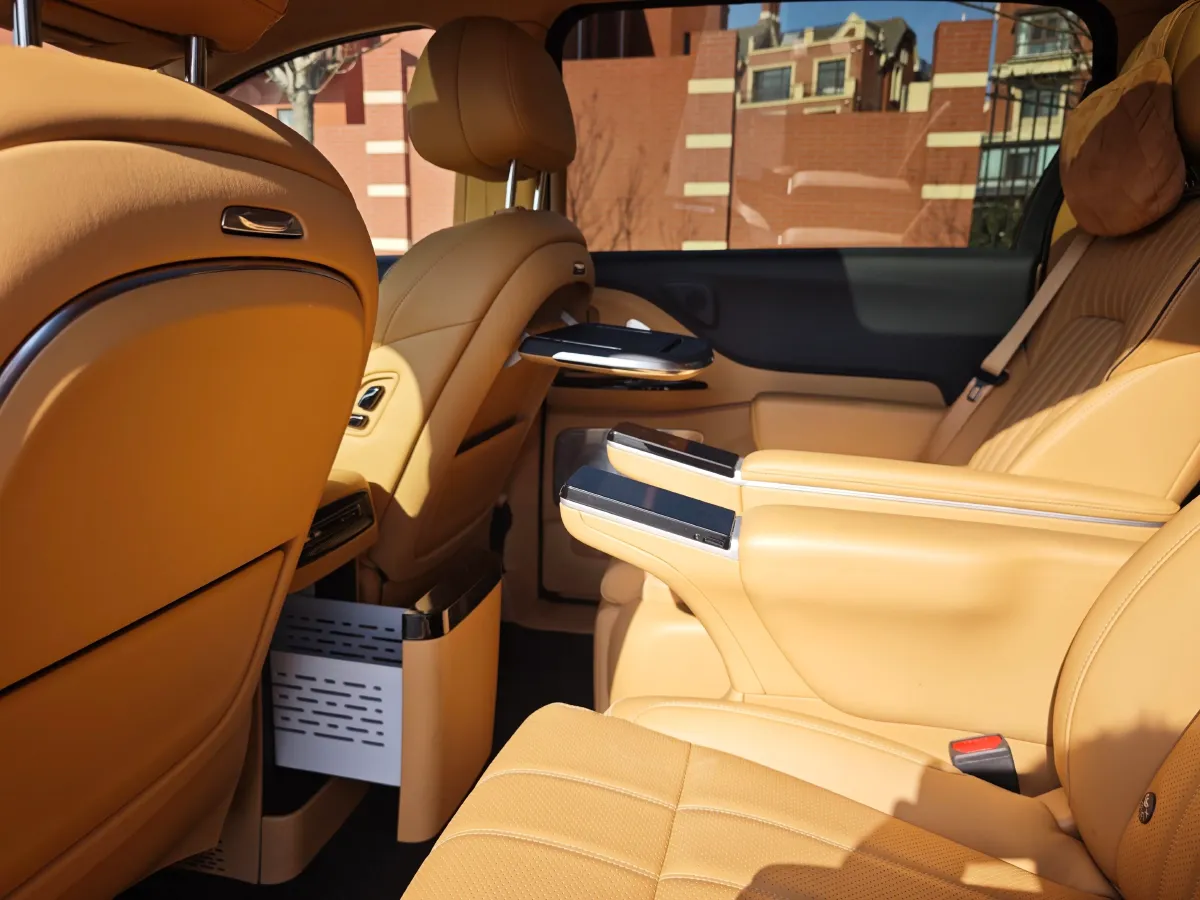 2025 Voyah Dream 1.5T 150HP L4 PHEV 41.7KWH,autocango,china used car exporter,china ev exporter,chinese used car exporter,chinese used ev exporter