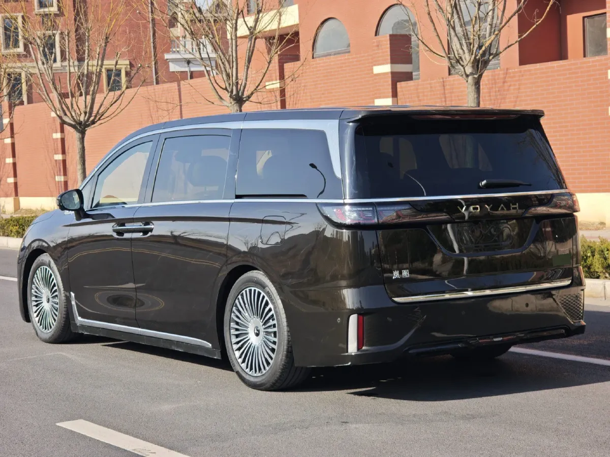 2025 Voyah Dream 1.5T 150HP L4 PHEV 41.7KWH,autocango,china used car exporter,china ev exporter,chinese used car exporter,chinese used ev exporter