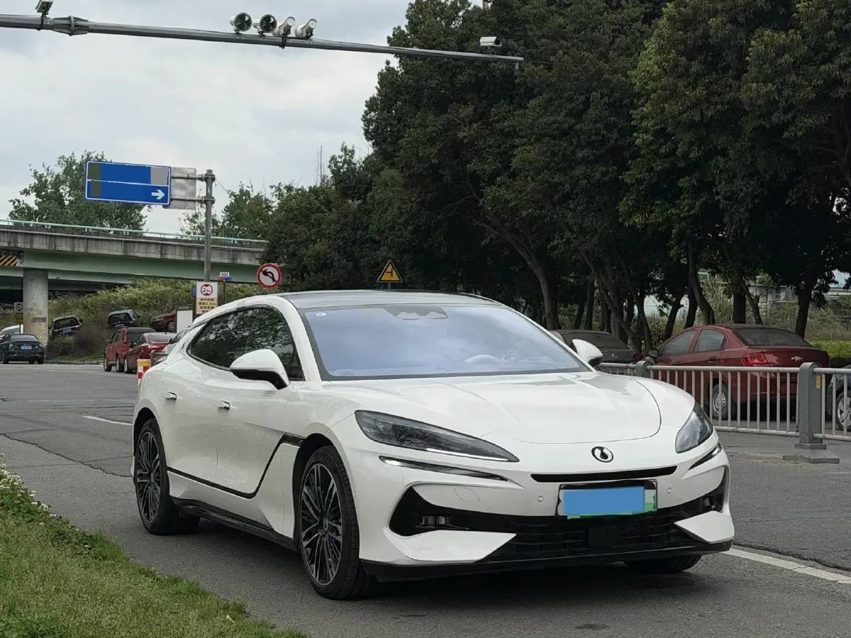2024 Denza DenzaZ9GT 2.0T 207HP L4 E-CVT PHEV 38.5KWH,autocango,china used car exporter,china ev exporter,chinese used car exporter,chinese used ev exporter