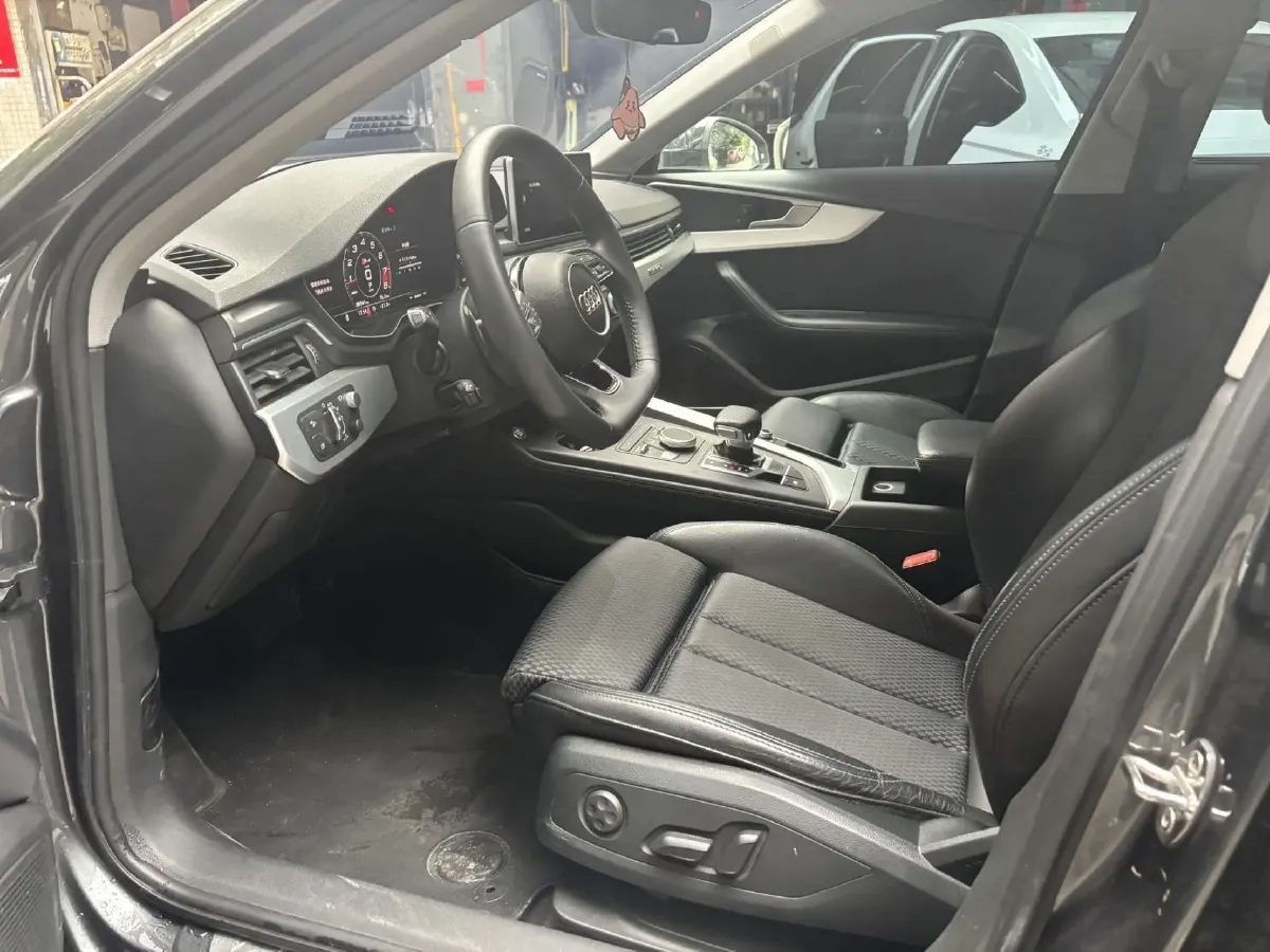 2019 Audi A4L 2.0T 252HP L4 7DCT,autocango,china used car exporter,china ev exporter,chinese used car exporter,chinese used ev exporter
