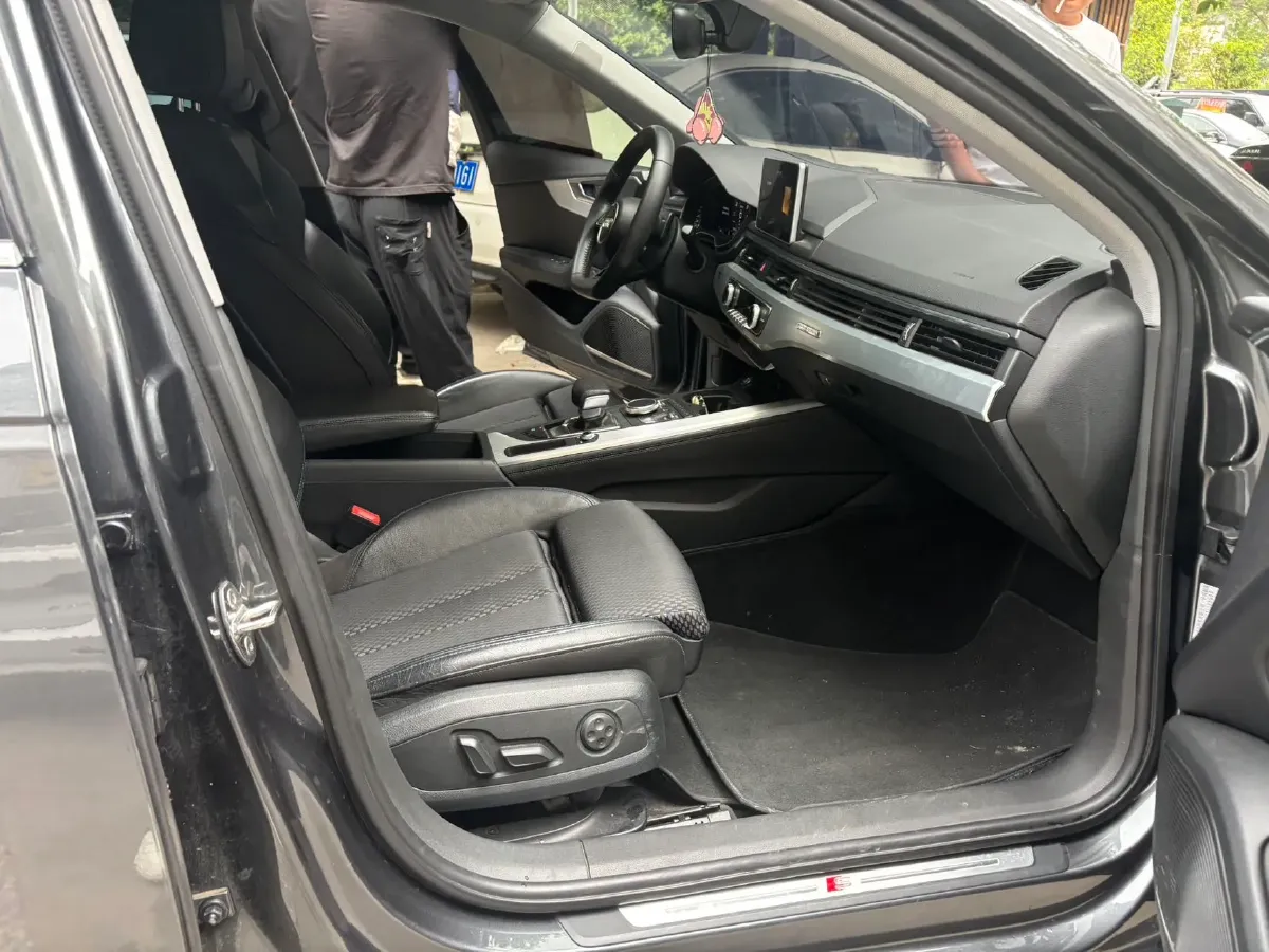 2019 Audi A4L 2.0T 252HP L4 7DCT,autocango,china used car exporter,china ev exporter,chinese used car exporter,chinese used ev exporter