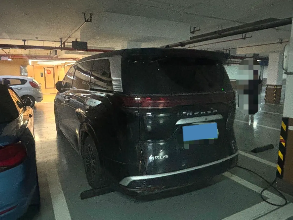 2023 Denza D9 1.5T 139HP L4 E-CVT PHEV 20.39KWH,autocango,china used car exporter,china ev exporter,chinese used car exporter,chinese used ev exporter