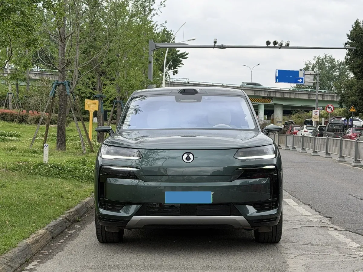 2025 Denza DenzaN9 2.0T 207HP L4 E-CVT PHEV,autocango,china used car exporter,china ev exporter,chinese used car exporter,chinese used ev exporter