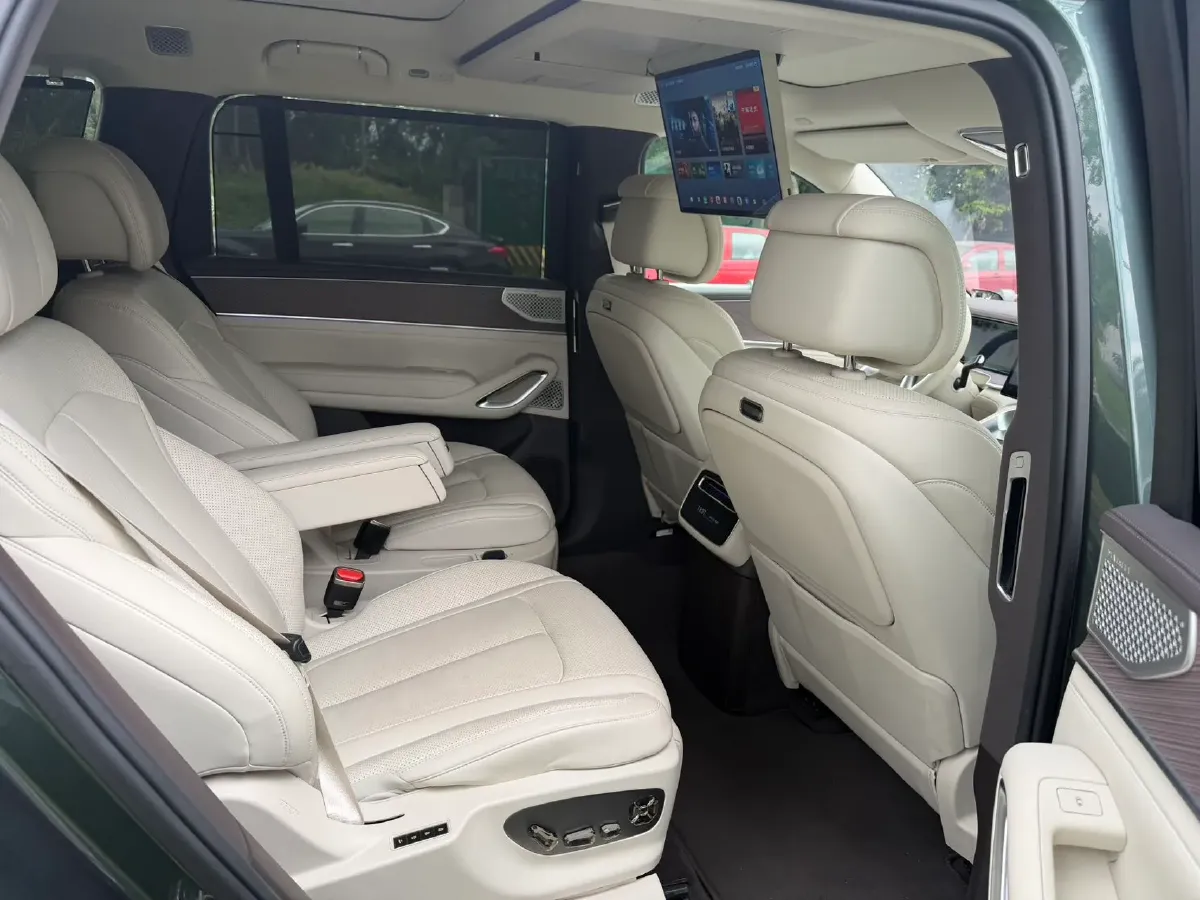 2025 Denza DenzaN9 2.0T 207HP L4 E-CVT PHEV,autocango,china used car exporter,china ev exporter,chinese used car exporter,chinese used ev exporter