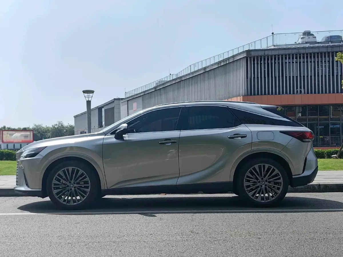 2023 Lexus RX 2.5L 185HP L4 E-CVT PHEV 18.1KWH,autocango,china used car exporter,china ev exporter,chinese used car exporter,chinese used ev exporter