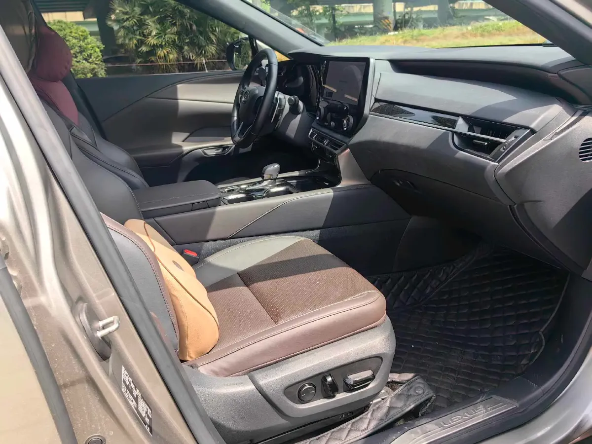 2023 Lexus RX 2.5L 185HP L4 E-CVT PHEV 18.1KWH,autocango,china used car exporter,china ev exporter,chinese used car exporter,chinese used ev exporter