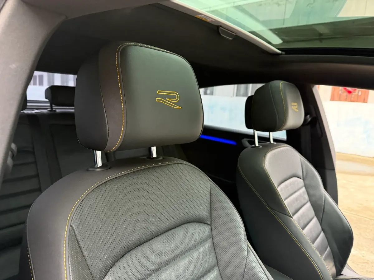 2023 Volkswagen CC 2.0T 220HP L4 7DCT,autocango,china used car exporter,china ev exporter,chinese used car exporter,chinese used ev exporter