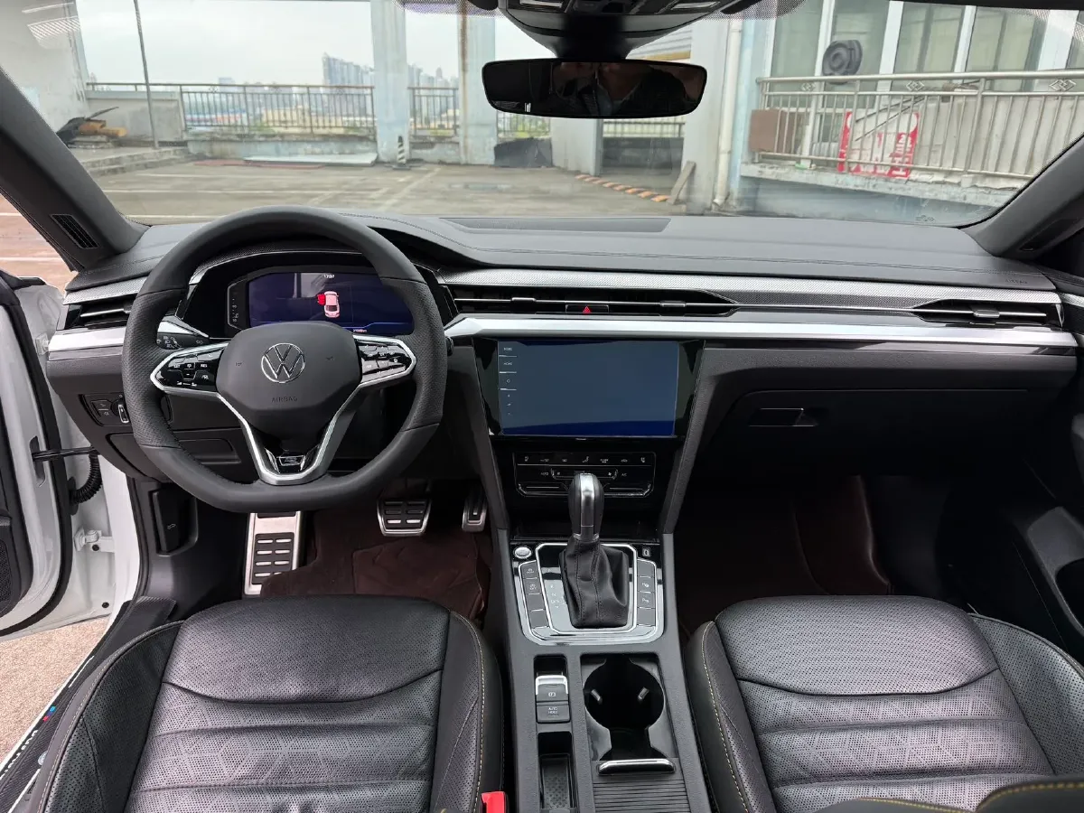 2023 Volkswagen CC 2.0T 220HP L4 7DCT,autocango,china used car exporter,china ev exporter,chinese used car exporter,chinese used ev exporter