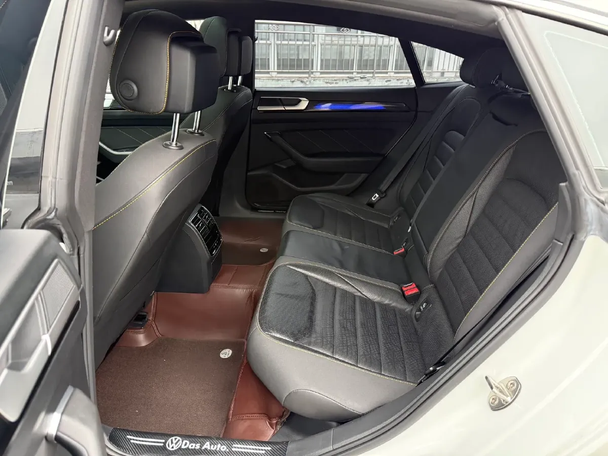 2023 Volkswagen CC 2.0T 220HP L4 7DCT,autocango,china used car exporter,china ev exporter,chinese used car exporter,chinese used ev exporter