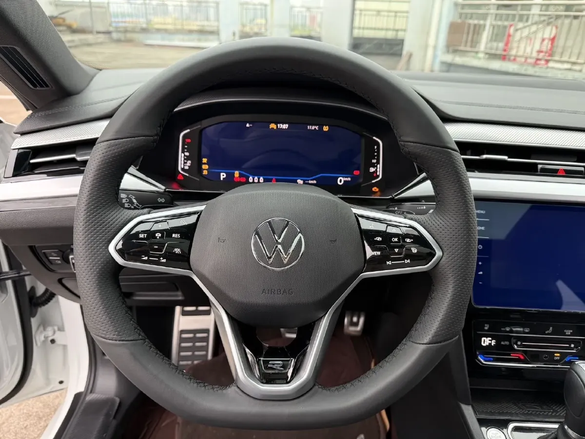 2023 Volkswagen CC 2.0T 220HP L4 7DCT,autocango,china used car exporter,china ev exporter,chinese used car exporter,chinese used ev exporter