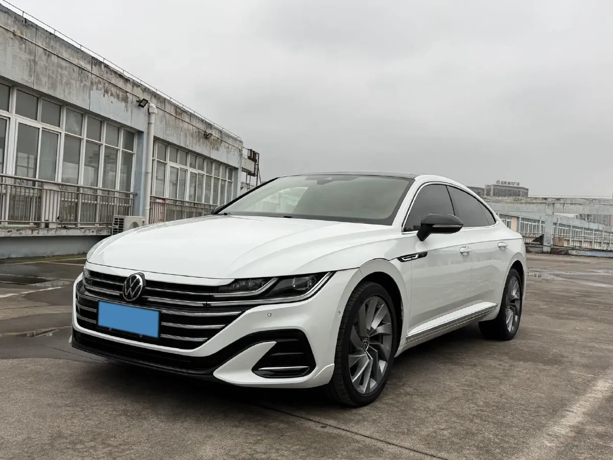 2023 Volkswagen CC 2.0T 220HP L4 7DCT,autocango,china used car exporter,china ev exporter,chinese used car exporter,chinese used ev exporter
