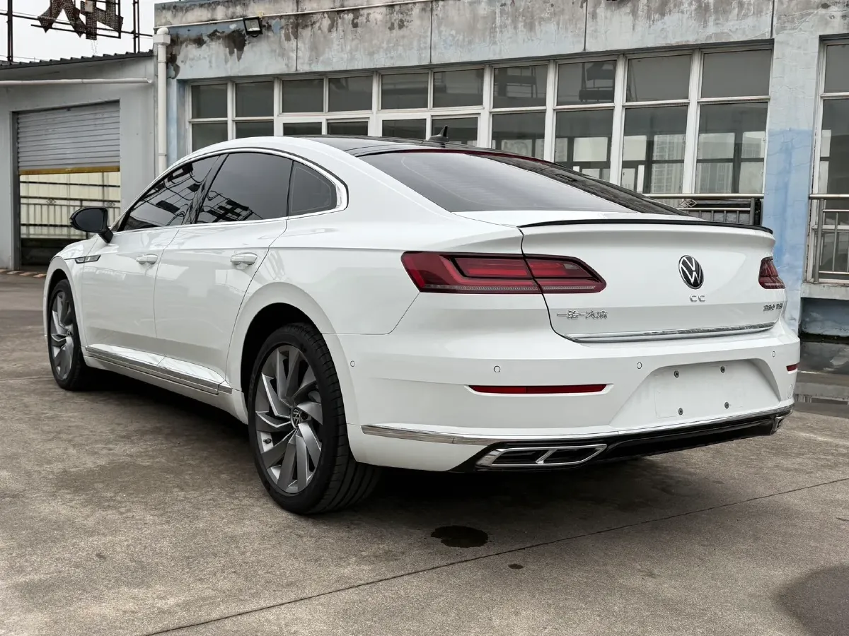 2023 Volkswagen CC 2.0T 220HP L4 7DCT,autocango,china used car exporter,china ev exporter,chinese used car exporter,chinese used ev exporter