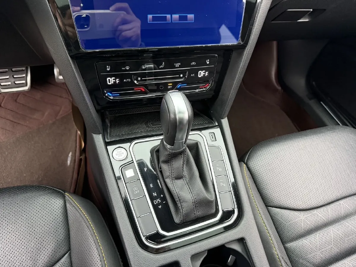 2023 Volkswagen CC 2.0T 220HP L4 7DCT,autocango,china used car exporter,china ev exporter,chinese used car exporter,chinese used ev exporter