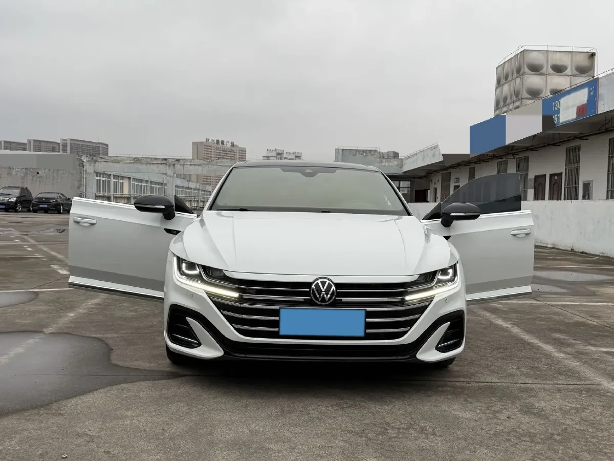2023 Volkswagen CC 2.0T 220HP L4 7DCT,autocango,china used car exporter,china ev exporter,chinese used car exporter,chinese used ev exporter