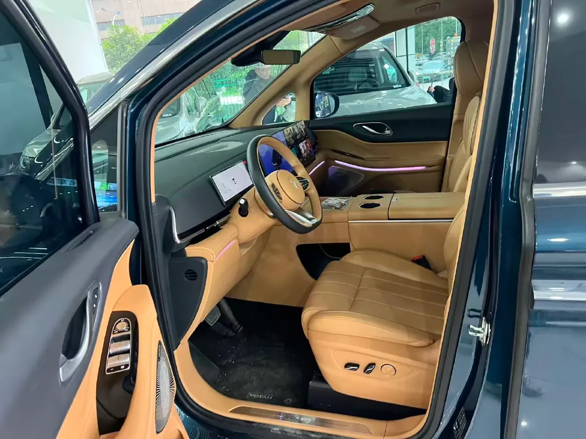 2025 Voyah Dream 1.5T 150HP L4 PHEV 41.7KWH,autocango,china used car exporter,china ev exporter,chinese used car exporter,chinese used ev exporter