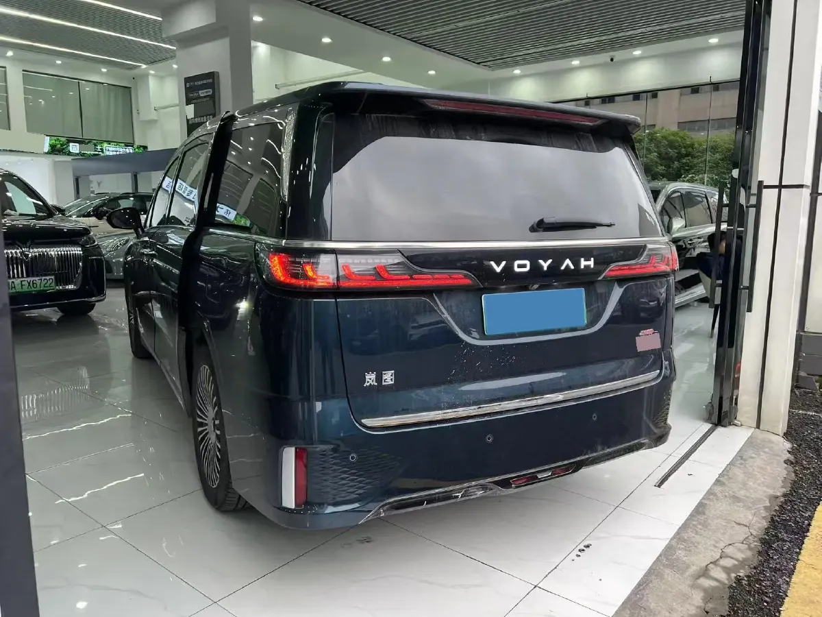2025 Voyah Dream 1.5T 150HP L4 PHEV 41.7KWH,autocango,china used car exporter,china ev exporter,chinese used car exporter,chinese used ev exporter