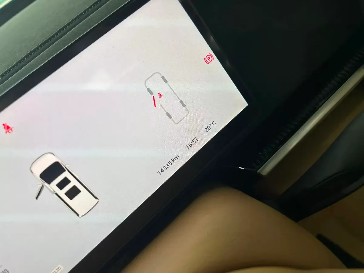 2025 Voyah Dream 1.5T 150HP L4 PHEV 41.7KWH,autocango,china used car exporter,china ev exporter,chinese used car exporter,chinese used ev exporter