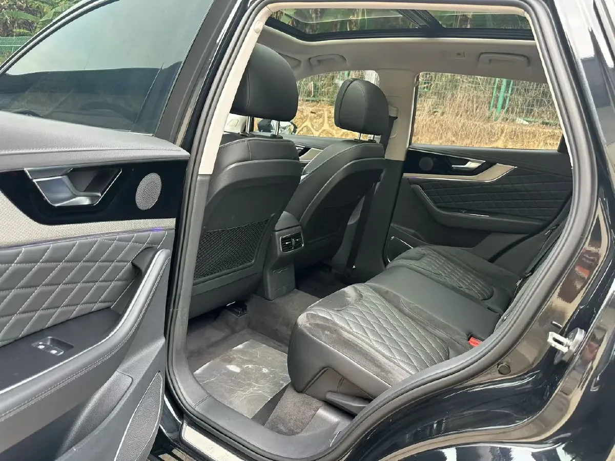 2019 HongQi HS5 2.0T 224HP L4 6AT,autocango,china used car exporter,china ev exporter,chinese used car exporter,chinese used ev exporter