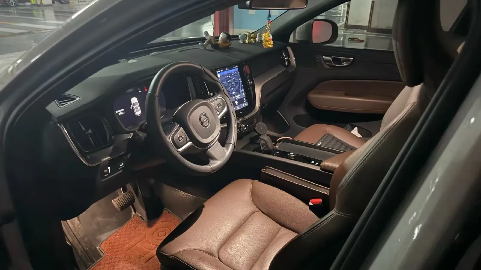 2022 Volvo XC60 2.0T 250HP L4 8AT,autocango,china used car exporter,china ev exporter,chinese used car exporter,chinese used ev exporter