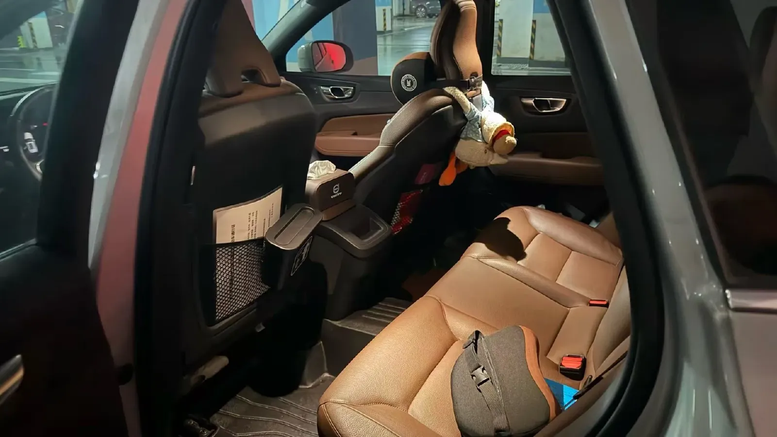 2022 Volvo XC60 2.0T 250HP L4 8AT,autocango,china used car exporter,china ev exporter,chinese used car exporter,chinese used ev exporter