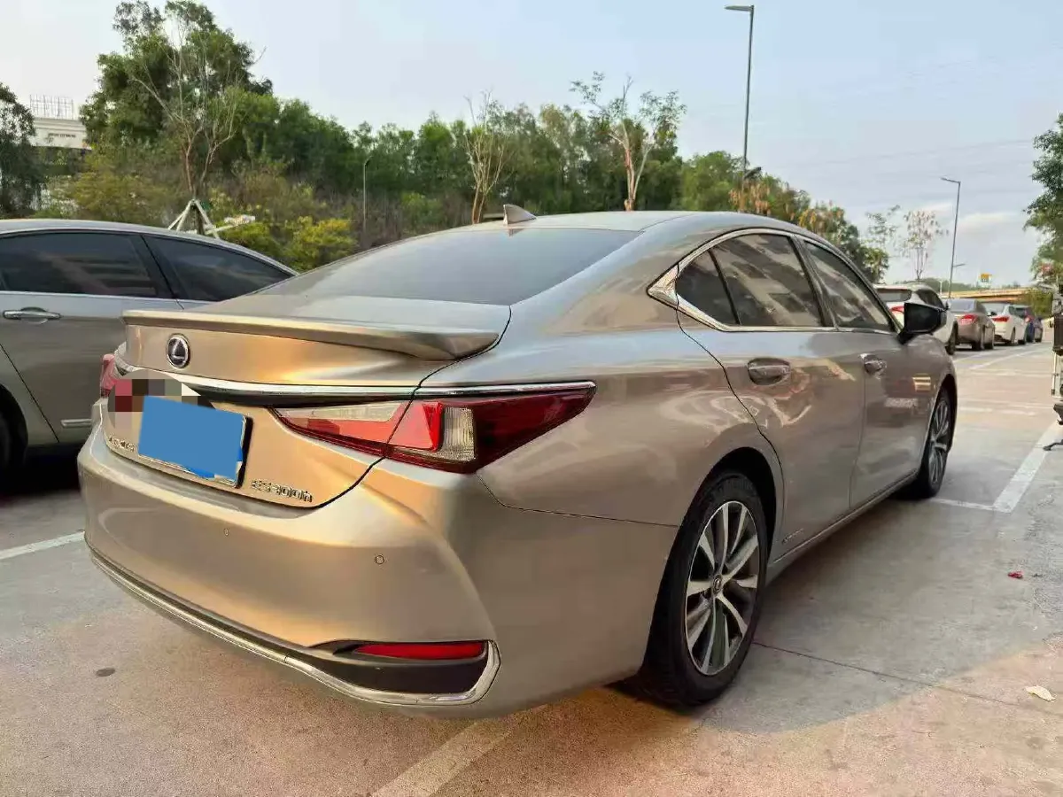 2020 Lexus ES 2.5L 178HP L4 E-CVT Hybrid,autocango,china used car exporter,china ev exporter,chinese used car exporter,chinese used ev exporter