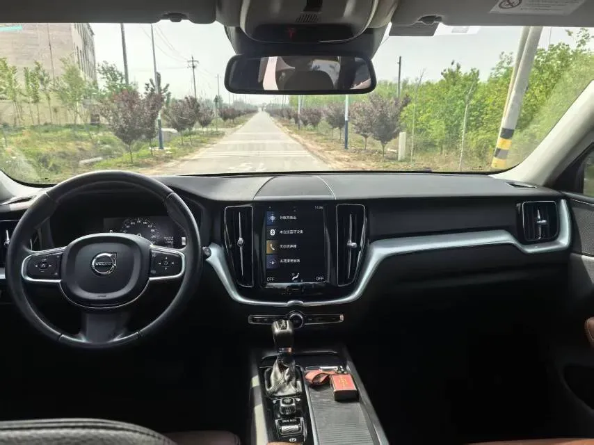 2019 Volvo XC60 2.0T 254HP L4 8AT,autocango,china used car exporter,china ev exporter,chinese used car exporter,chinese used ev exporter