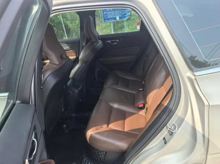 2019 Volvo XC60 2.0T 254HP L4 8AT,autocango,china used car exporter,china ev exporter,chinese used car exporter,chinese used ev exporter