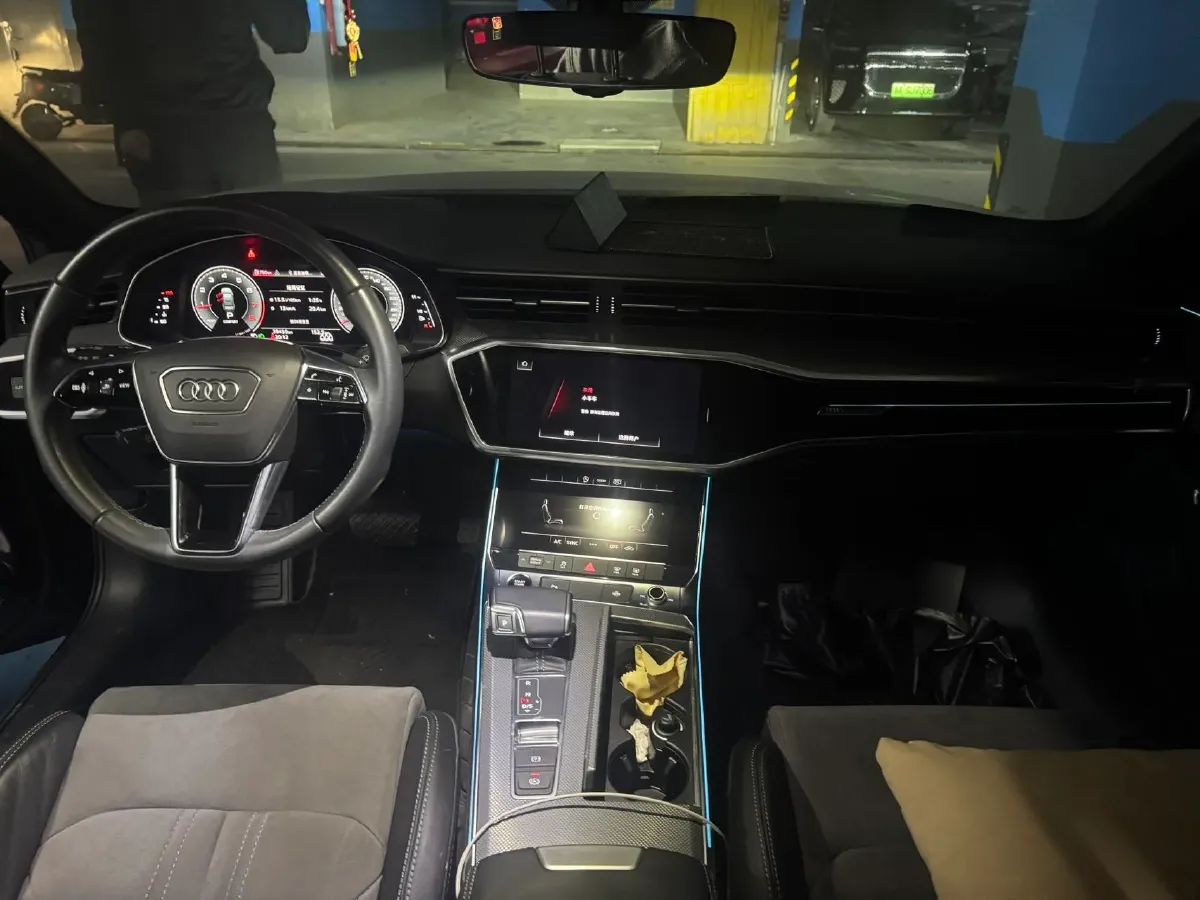 2021 Audi A6L 2.0T 190HP L4 7DCT,autocango,china used car exporter,china ev exporter,chinese used car exporter,chinese used ev exporter