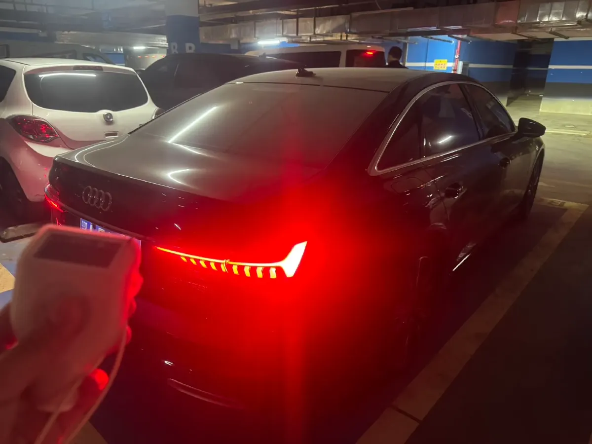 2021 Audi A6L 2.0T 190HP L4 7DCT,autocango,china used car exporter,china ev exporter,chinese used car exporter,chinese used ev exporter