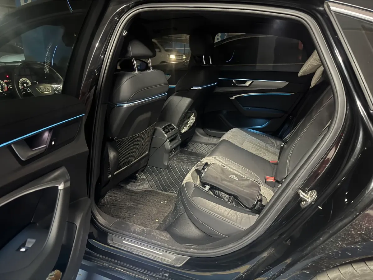 2021 Audi A6L 2.0T 190HP L4 7DCT,autocango,china used car exporter,china ev exporter,chinese used car exporter,chinese used ev exporter