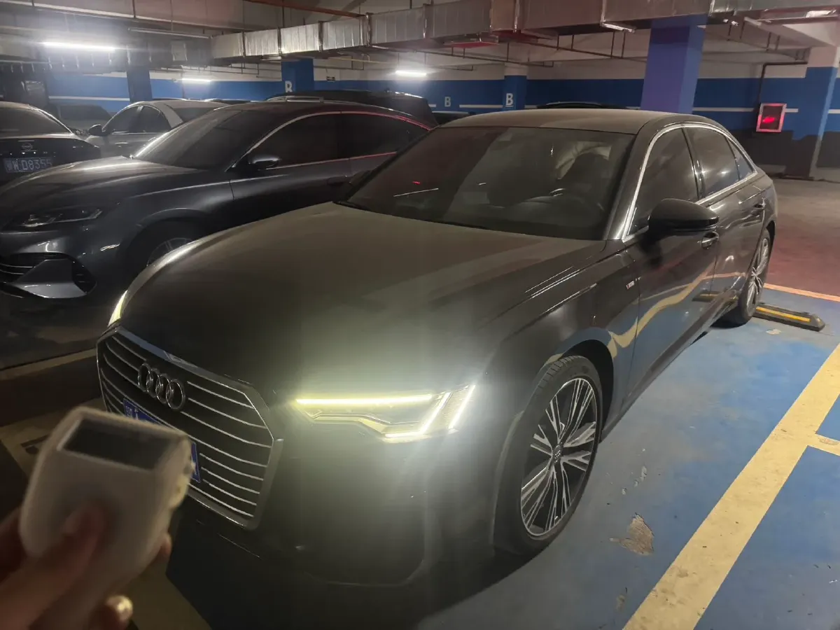 2021 Audi A6L 2.0T 190HP L4 7DCT,autocango,china used car exporter,china ev exporter,chinese used car exporter,chinese used ev exporter