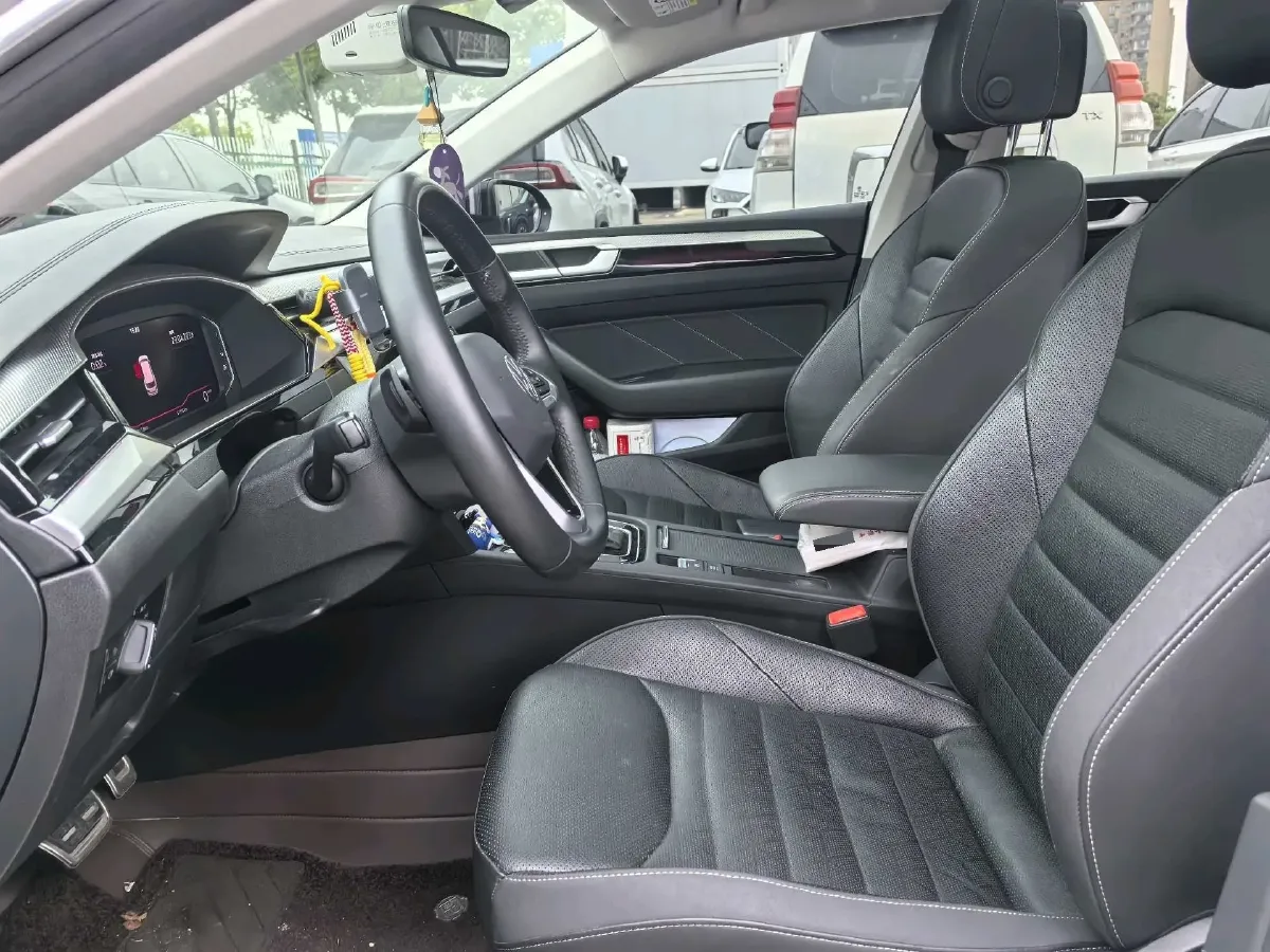 2023 Volkswagen CC 2.0T 220HP L4 7DCT,autocango,china used car exporter,china ev exporter,chinese used car exporter,chinese used ev exporter