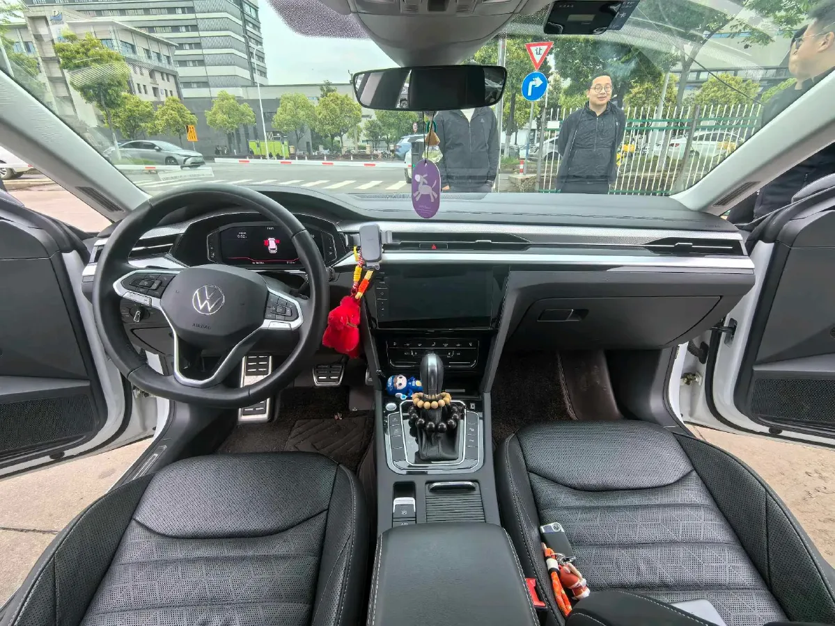 2023 Volkswagen CC 2.0T 220HP L4 7DCT,autocango,china used car exporter,china ev exporter,chinese used car exporter,chinese used ev exporter