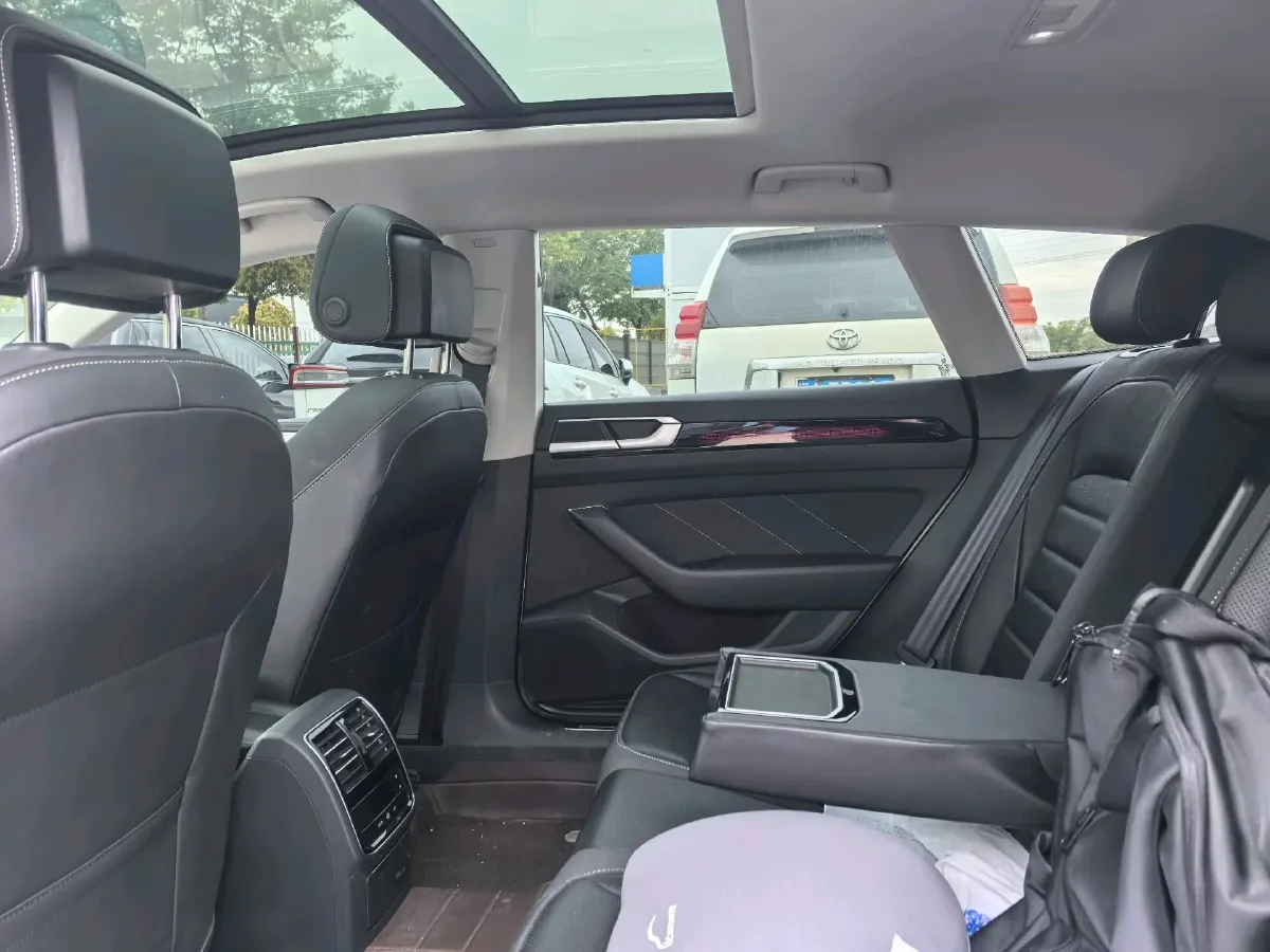 2023 Volkswagen CC 2.0T 220HP L4 7DCT,autocango,china used car exporter,china ev exporter,chinese used car exporter,chinese used ev exporter