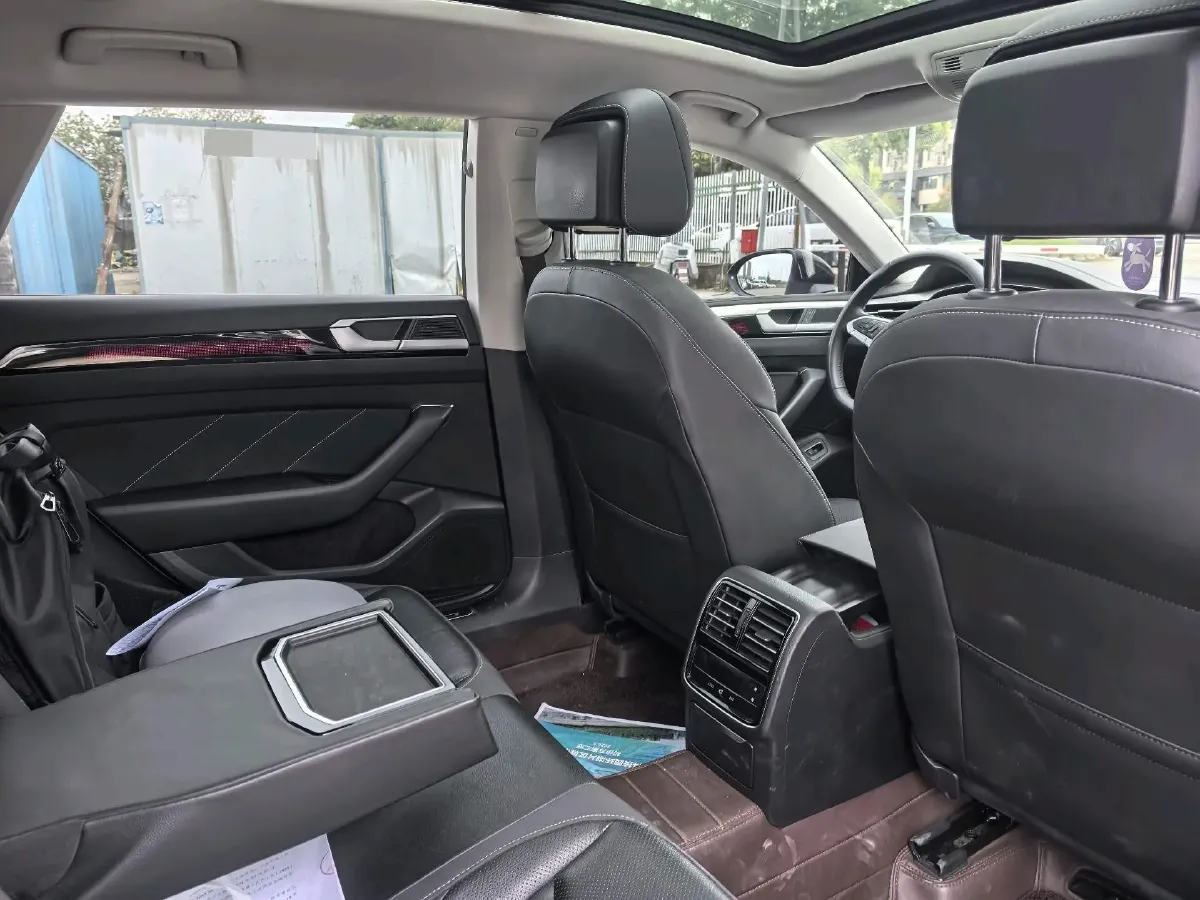 2023 Volkswagen CC 2.0T 220HP L4 7DCT,autocango,china used car exporter,china ev exporter,chinese used car exporter,chinese used ev exporter