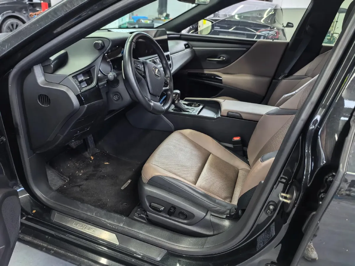 2024 Lexus ES 2.0L 173HP L4 CVT,autocango,china used car exporter,china ev exporter,chinese used car exporter,chinese used ev exporter