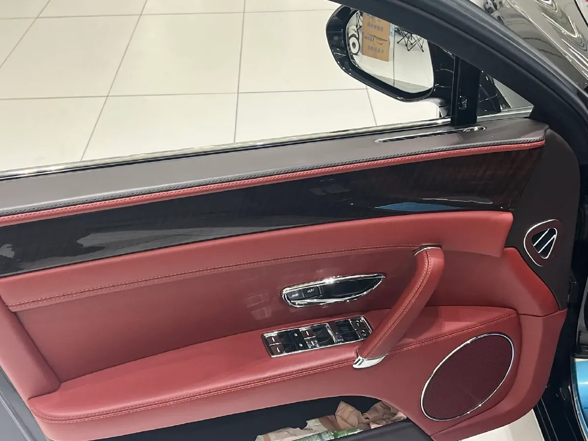 2017 Bentley Flying Spur 4.0T 528HP V8 8AT,autocango,china used car exporter,china ev exporter,chinese used car exporter,chinese used ev exporter