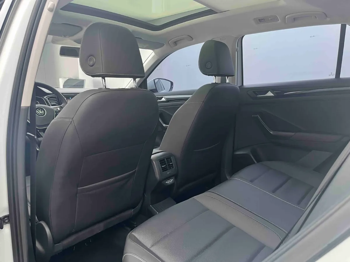 2022 Volkswagen T-Roc 1.4T 150HP L4 7DCT,autocango,china used car exporter,china ev exporter,chinese used car exporter,chinese used ev exporter