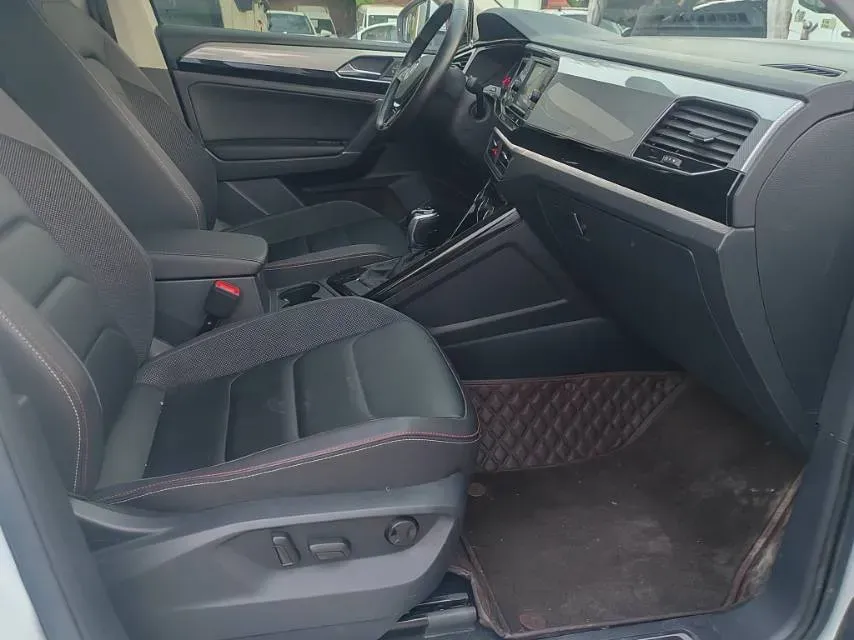 2019 Jeep Cherokee 2.0T 234HP L4 9AT,autocango,china used car exporter,china ev exporter,chinese used car exporter,chinese used ev exporter